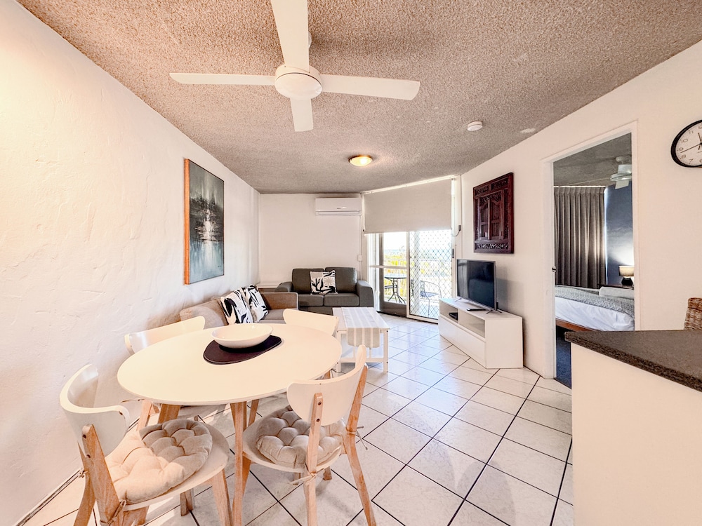 NORTHPOINT HOLIDAY APARTMENTS 49/61