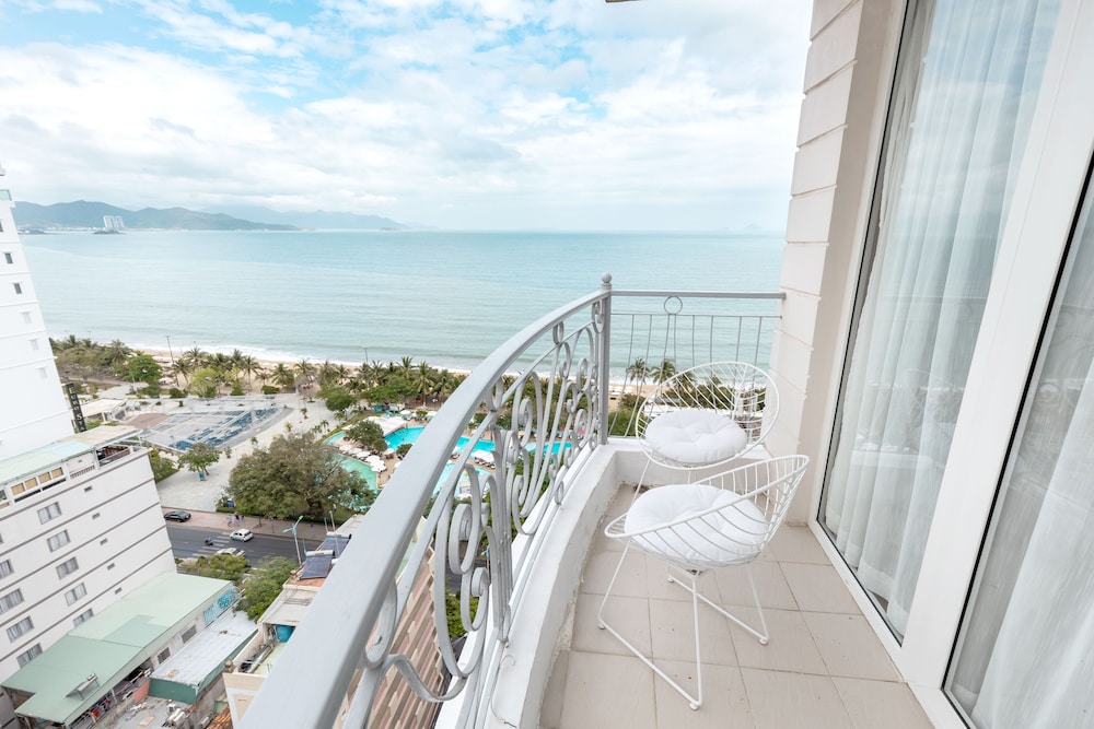 Paris Nha Trang Hotel & Apartment 4/72