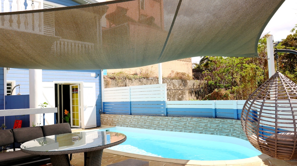 Lindsey Hotel 48/64
