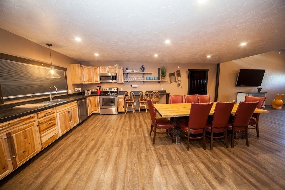 Log Cabin Lodge Suites 63/68