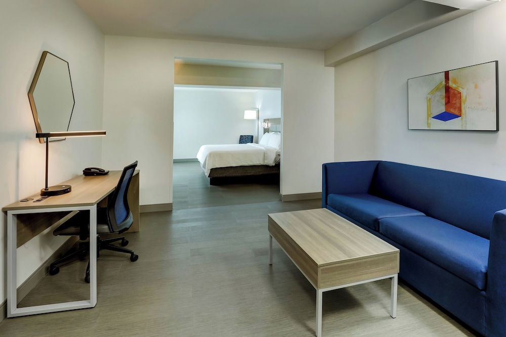 Holiday Inn Express Hotel Suites Richmond 44/67
