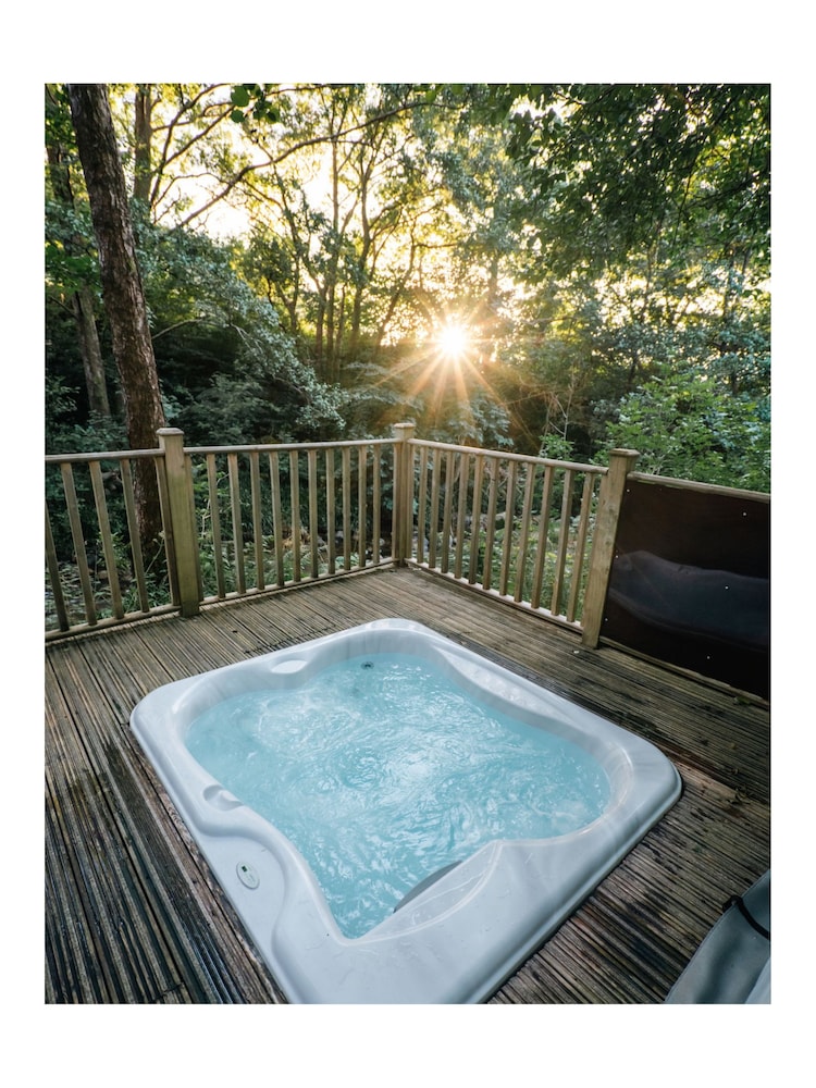 Riverbeds Lodges With Hot Tubs 8/23