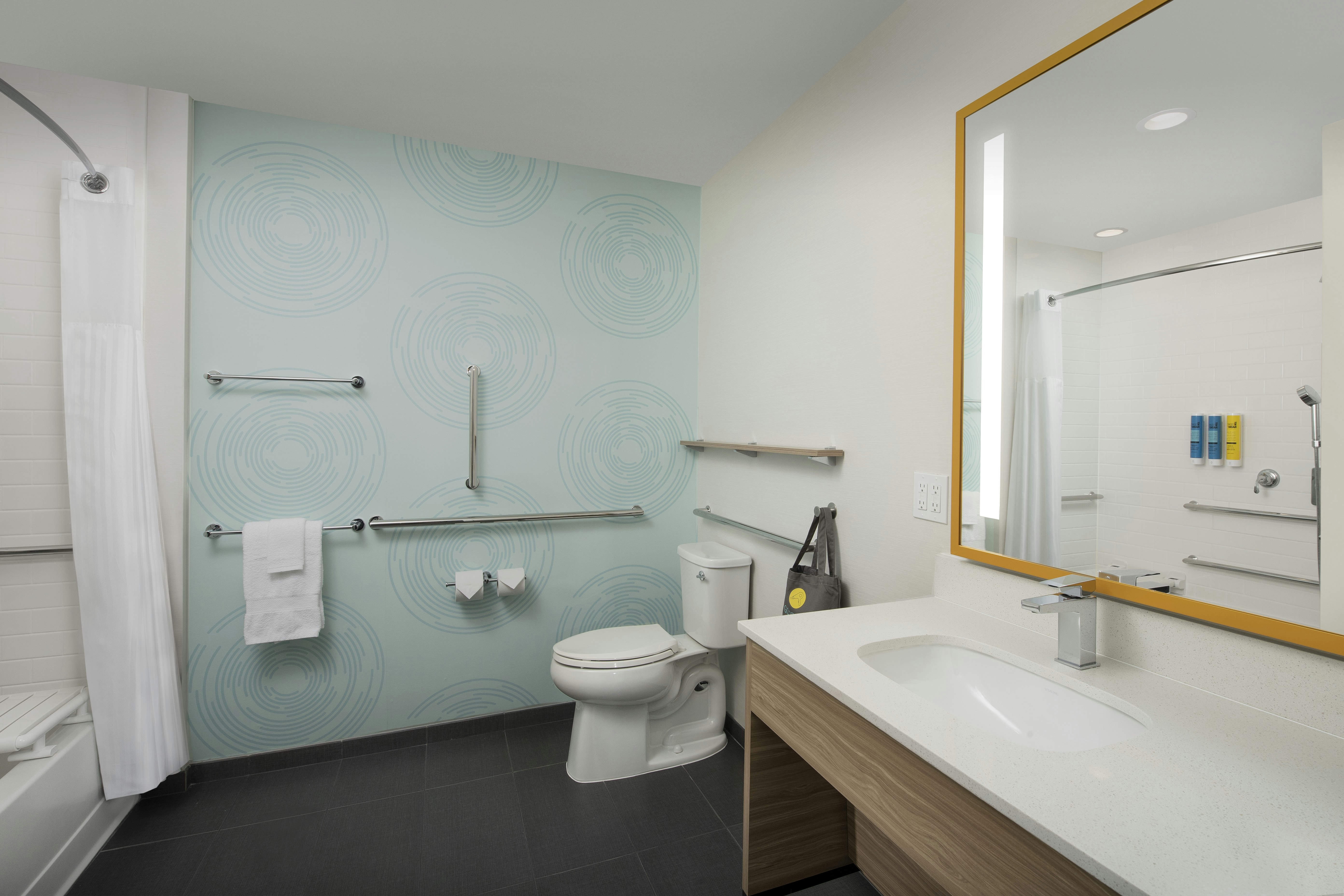 ROOM, KING BED, ACCESSIBLE
