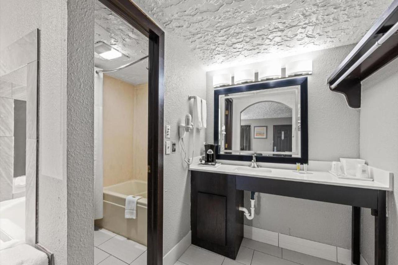 Super 8 by Wyndham Norman West 15/16