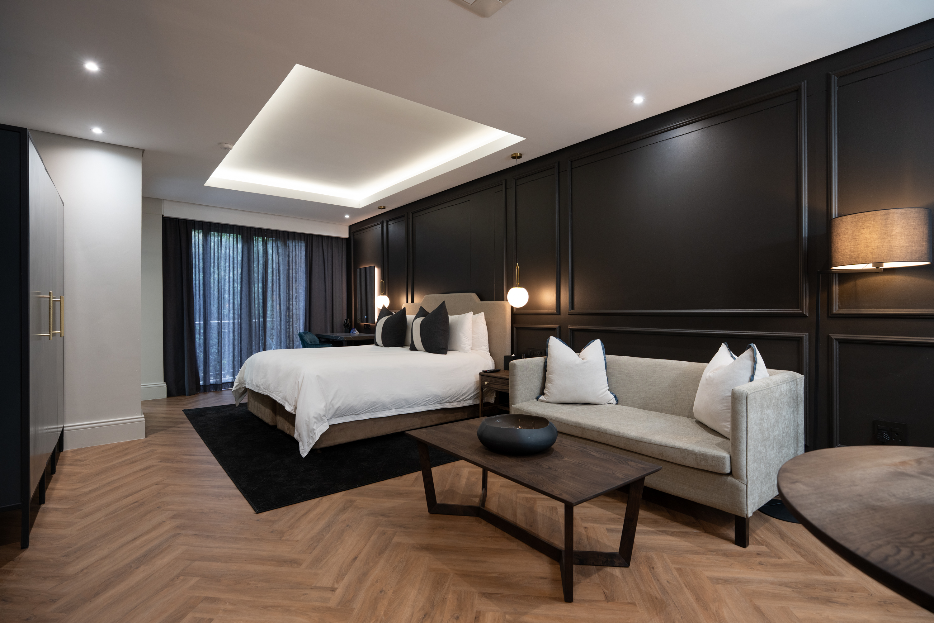 Grand, King Bed