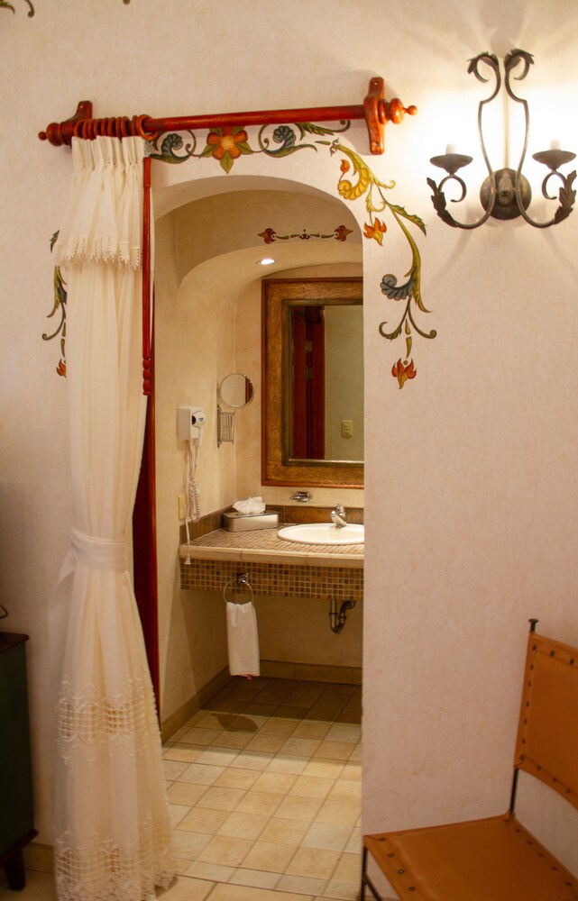 Los Pilares Hotel 56/63