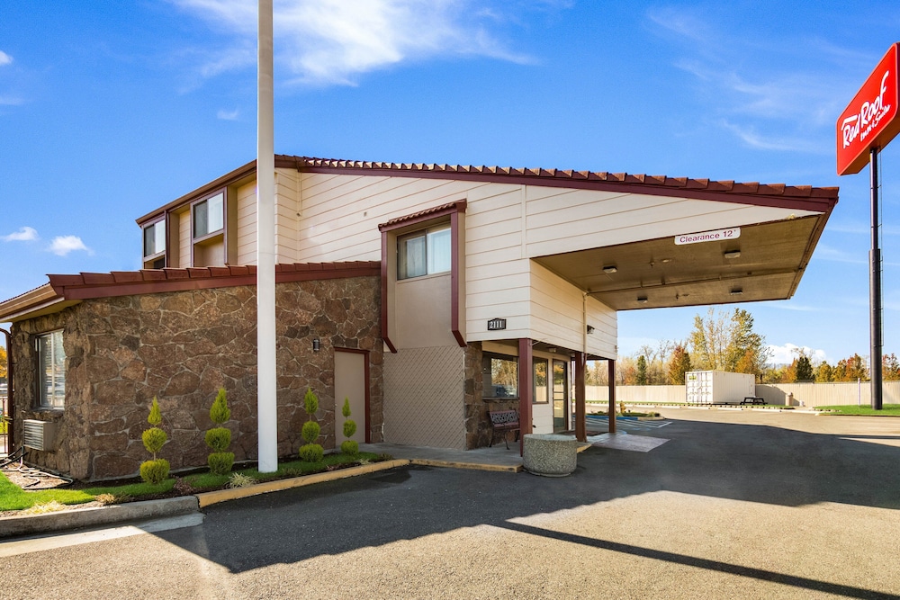 Ramada by Wyndham Medford Airport North 2/47