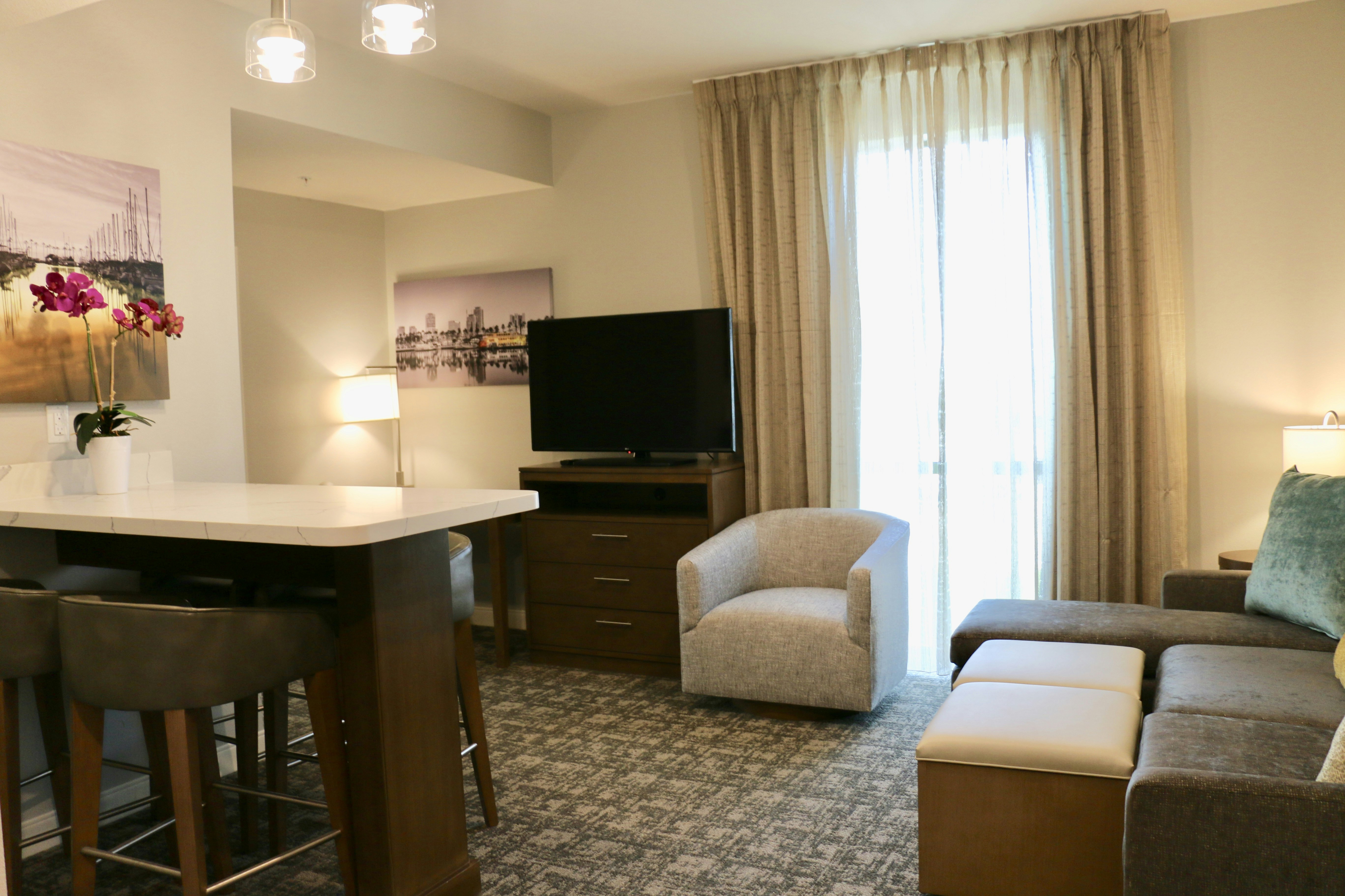 Staybridge Suites Long Beach Airport 32/50