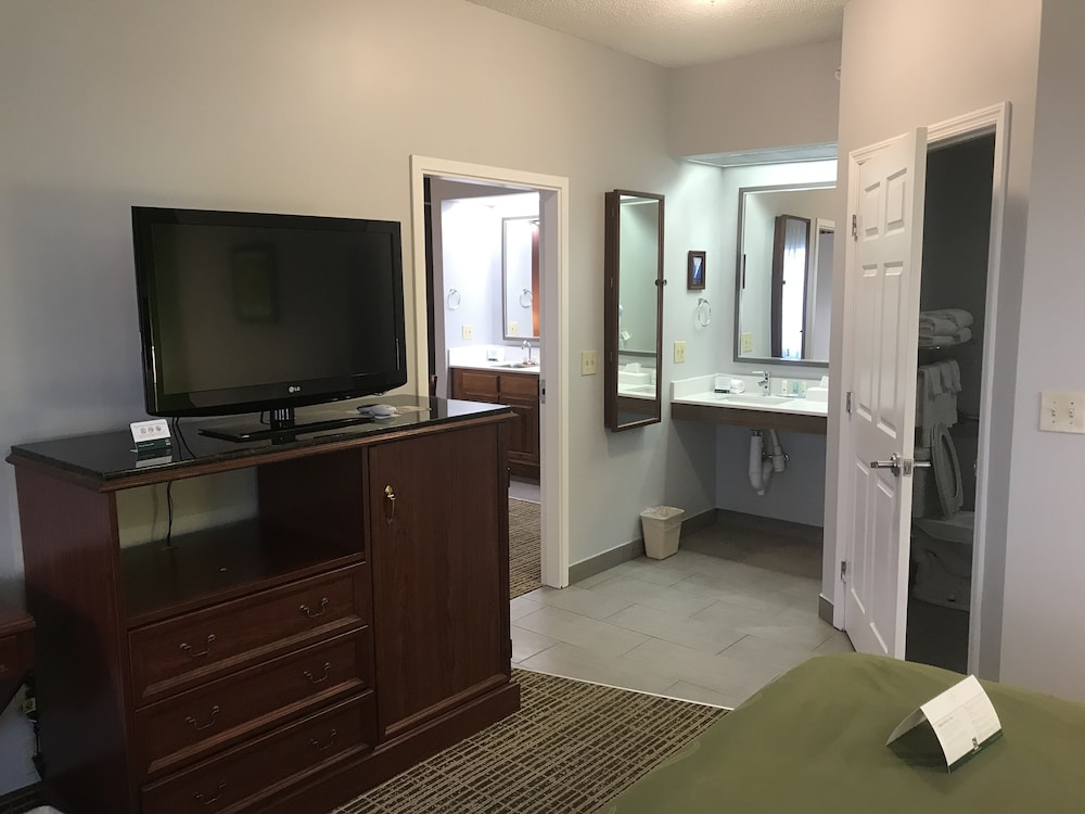 Quality Inn Richmond, KY 11/40