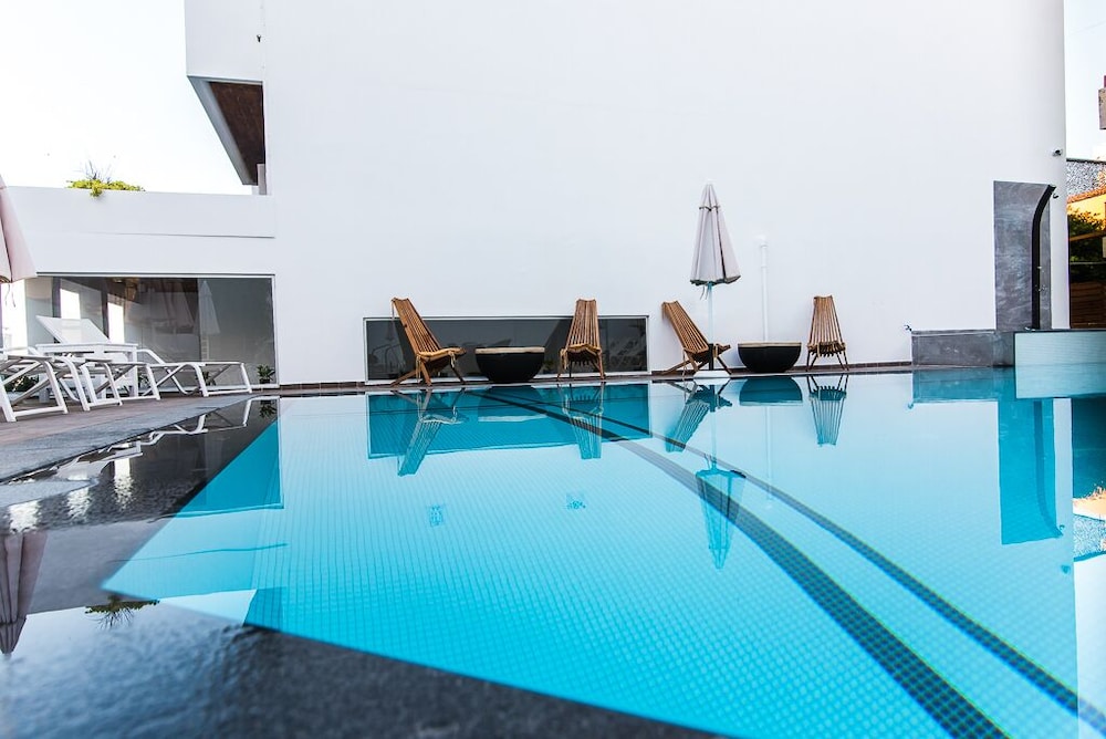 Kahlua Sea View Suites 7/67