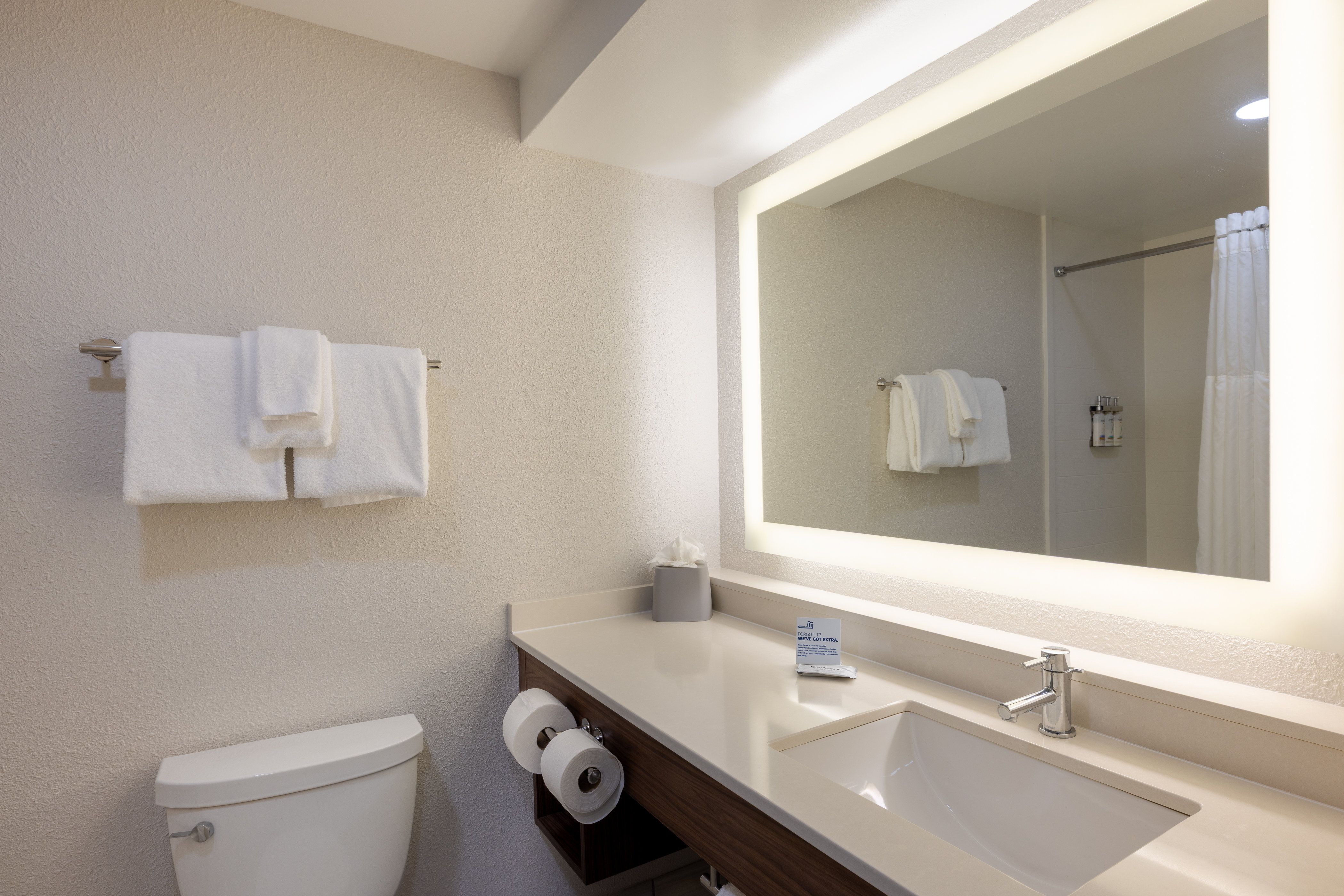 Holiday Inn Express Charleston US Hwy 17 & I-526 75/77