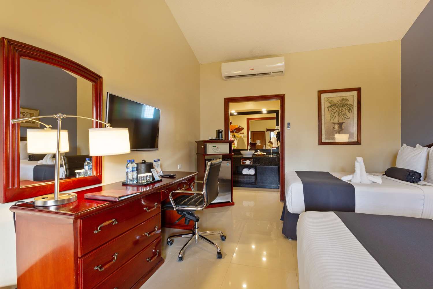 Best Western Plus Belize Biltmore Plaza 48/54