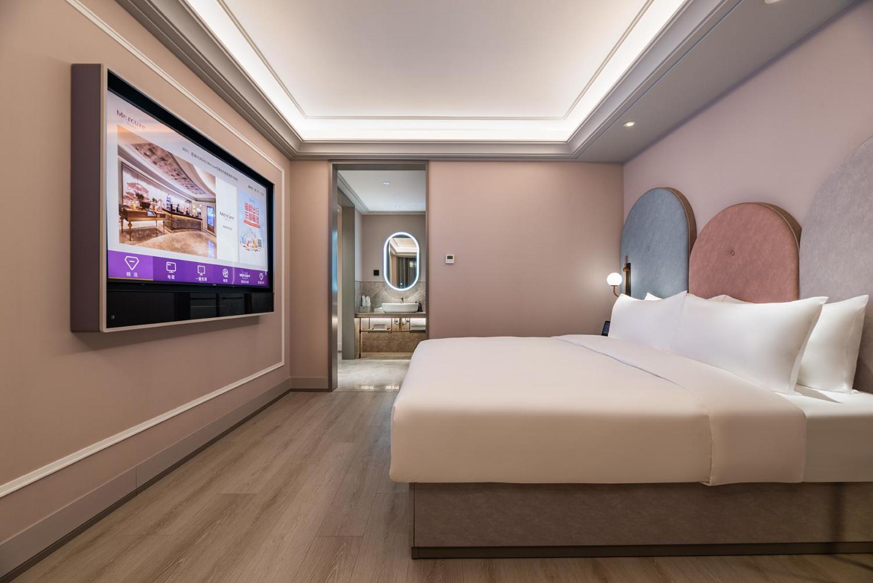 SUPERIOR, KING BED