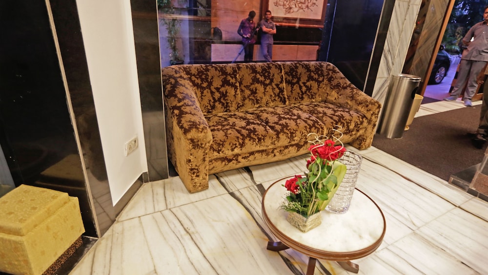 Metro Palace 7/54