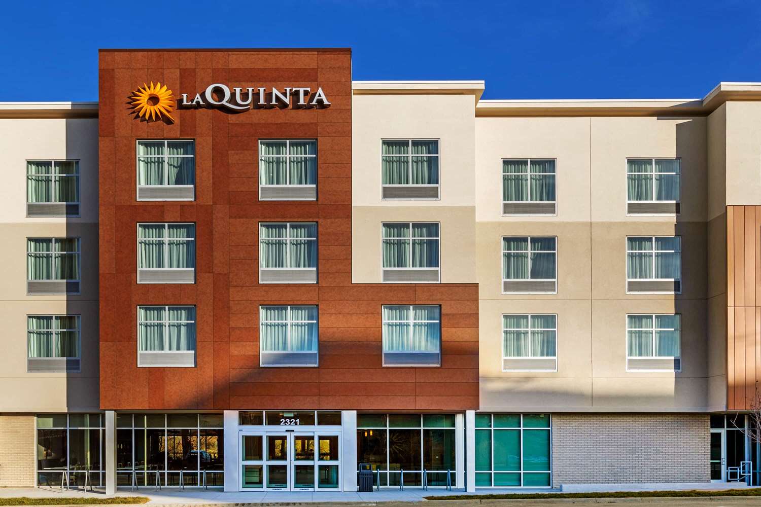 La Quinta Inn & Suites by Wyndham Kansas City Beacon Hill 2/44