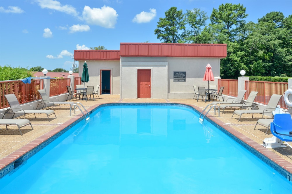 Americas Best Value Inn Batesville 4/33