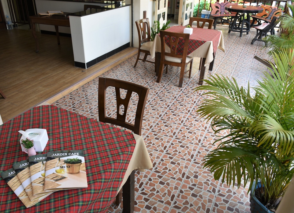 Jardin Hotel 32/50