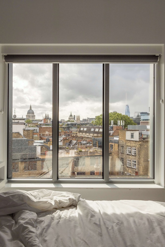 YOTEL London City, Select by Hilton 35/70