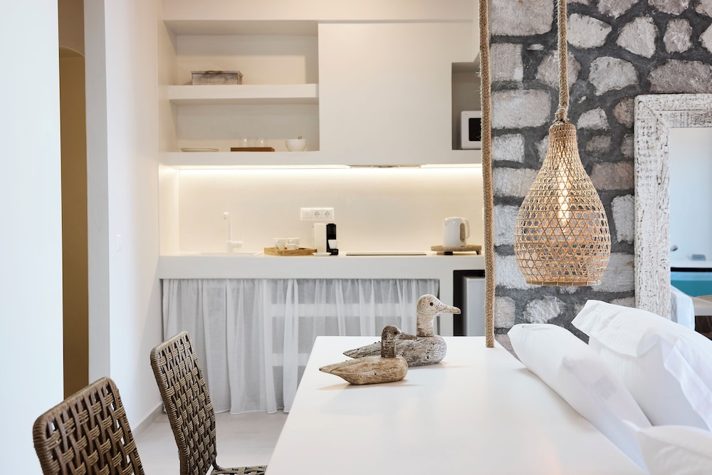 Nirome Luxury Suites 13/50