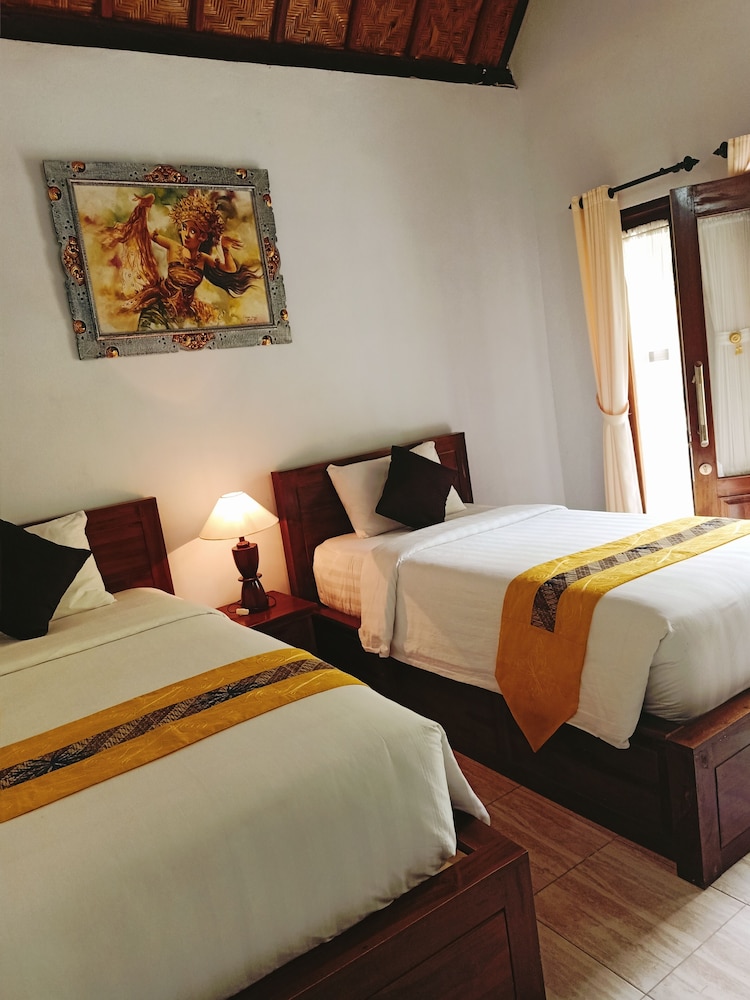 DELUXE, TWIN BEDS