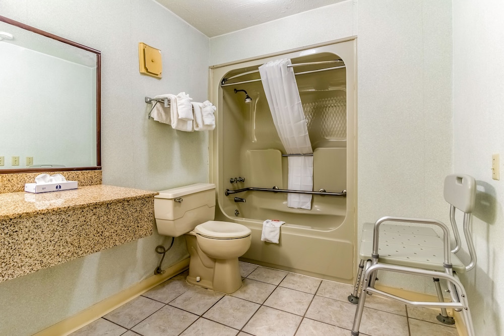 Econo Lodge Whiteville, NC 21/25