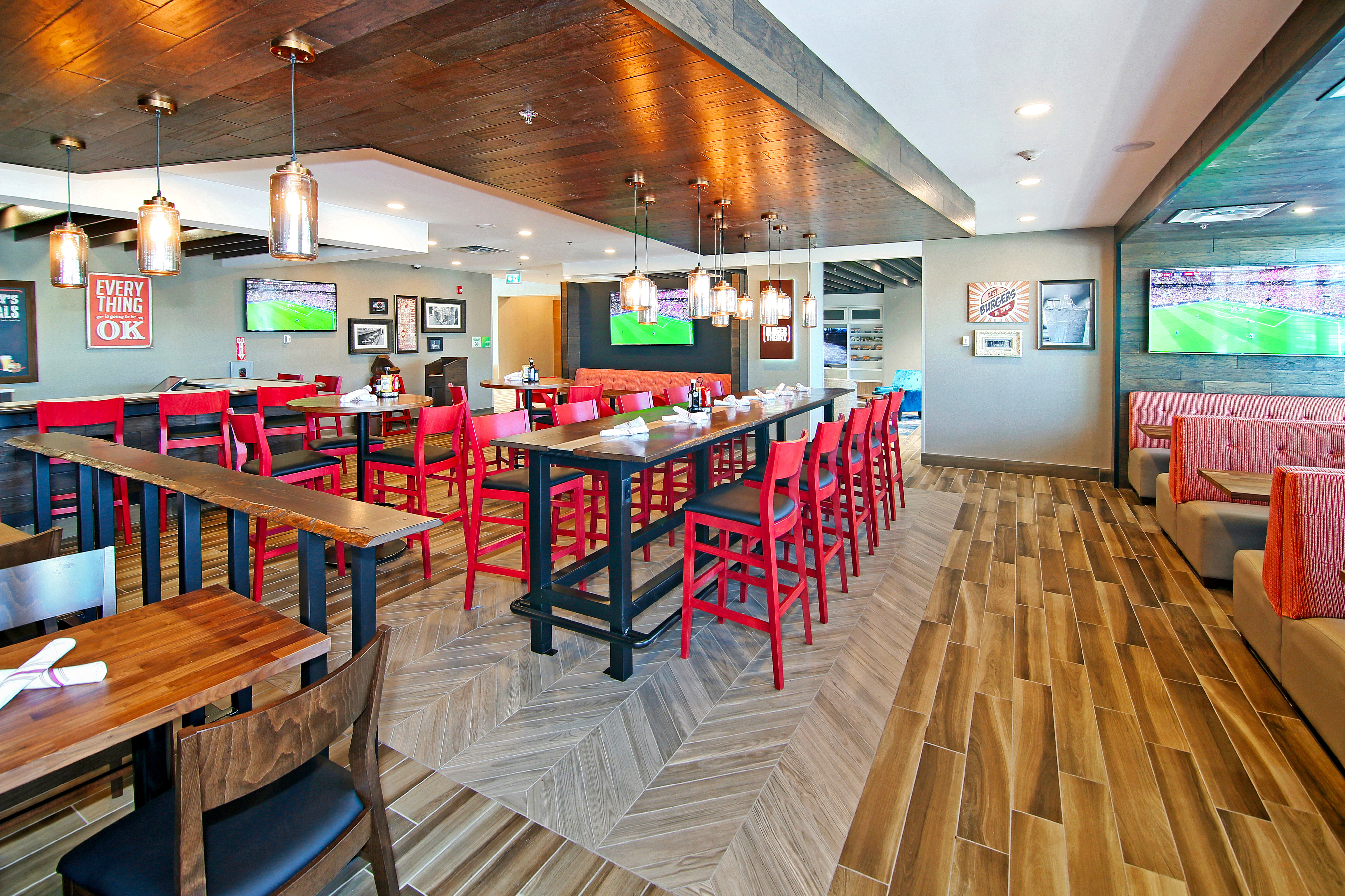 Holiday Inn & Suites Calgary Airport North 33/50