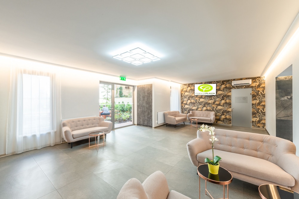 Corvin Plaza Apartments And Suites 43/54