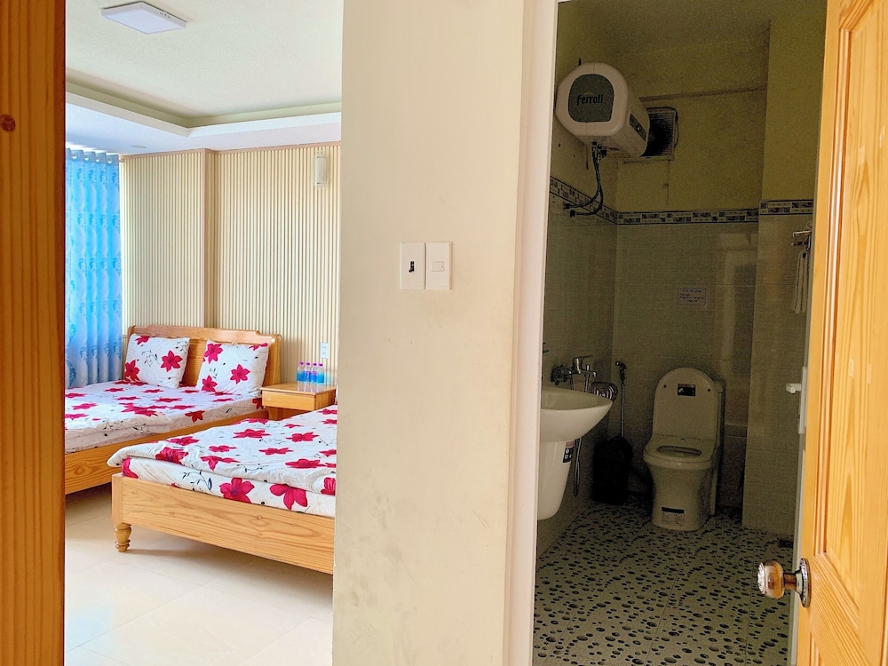 Hoang Nguyen Hotel 50/50