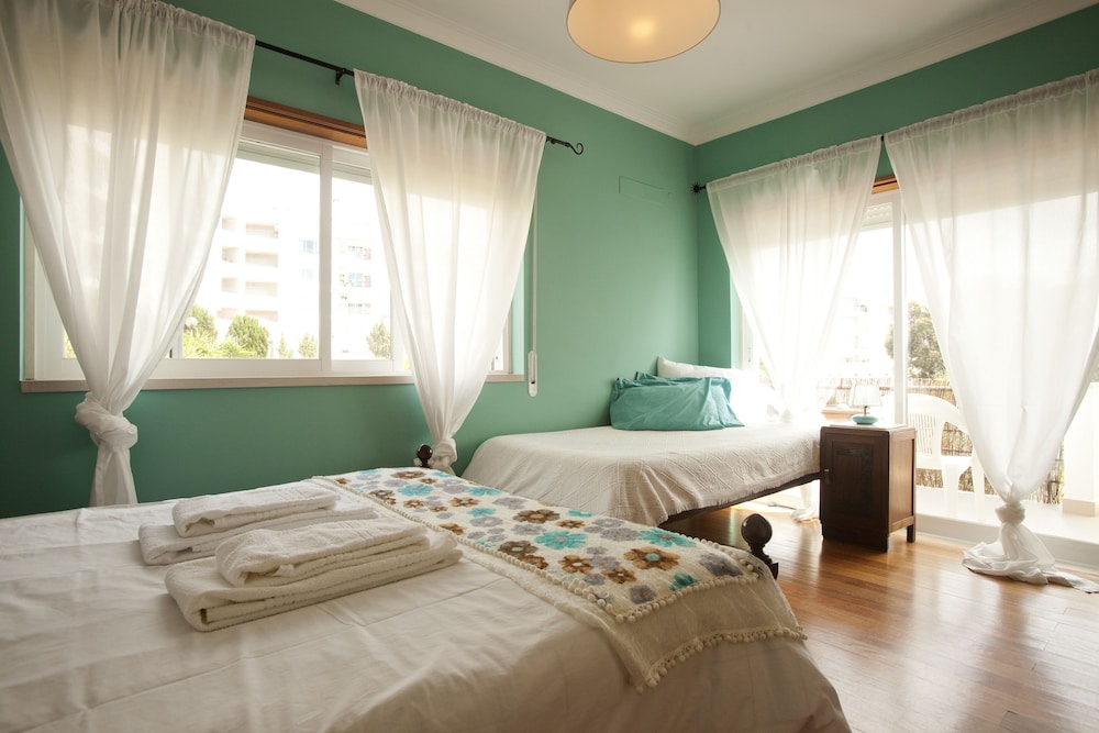 Ericeira Chill Hill Hostel & Private Rooms 9/50