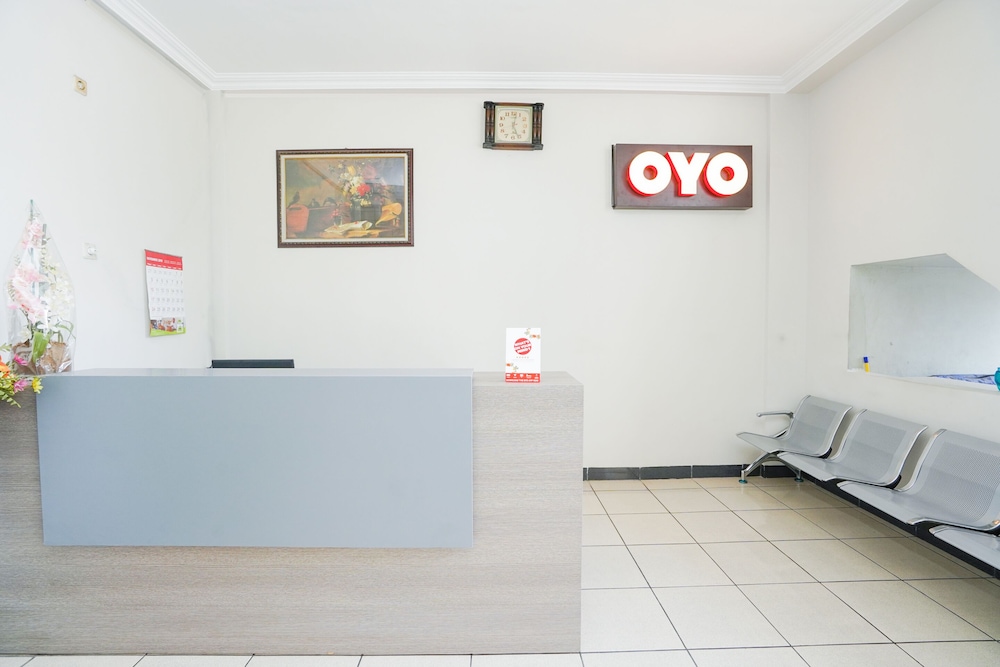 Oyo 2075 Graha Marina 9/54