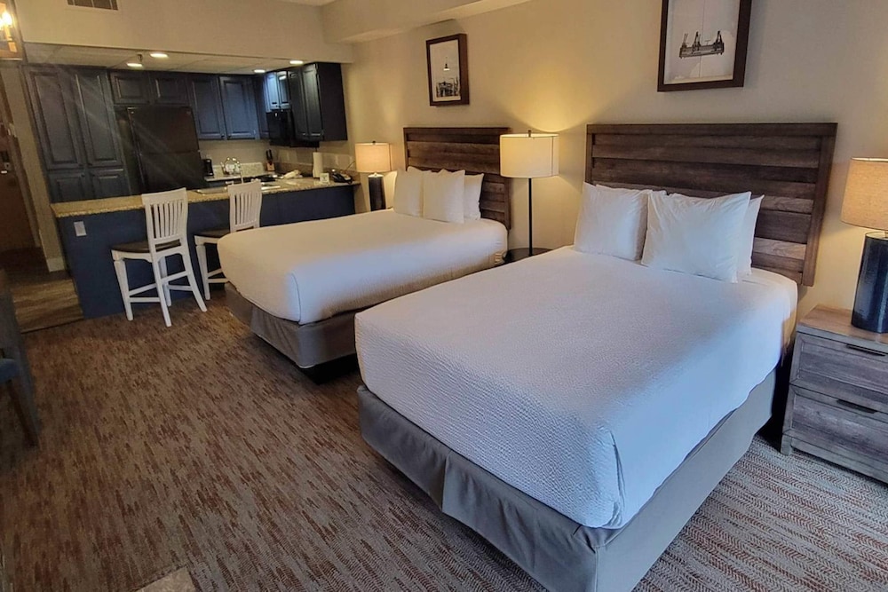UPGRADE, SUITE, 2 QUEEN BEDS