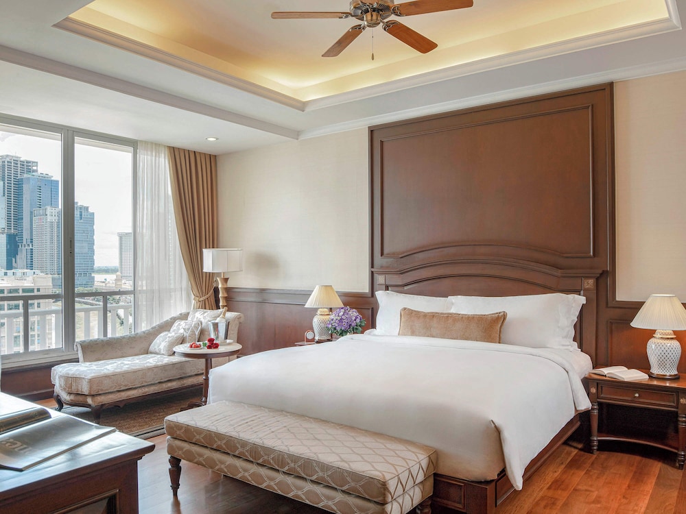 Opera, Suite, King Bed, Club Lounge Access