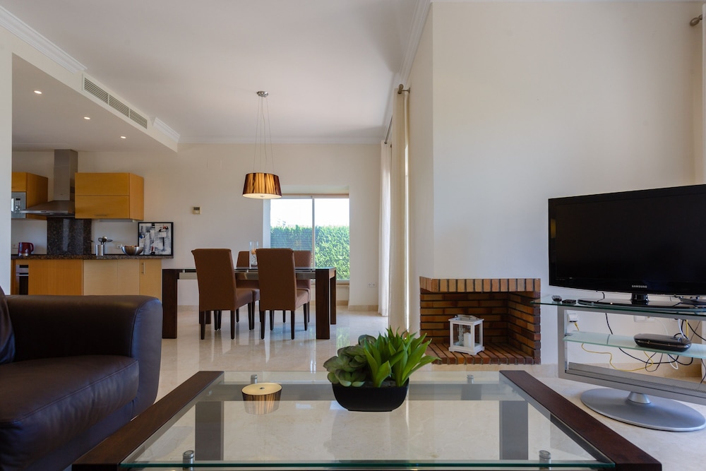 HOTEL ARCOS GARDENS GOLF CLUB & COUNTRY ESTATE 40/50