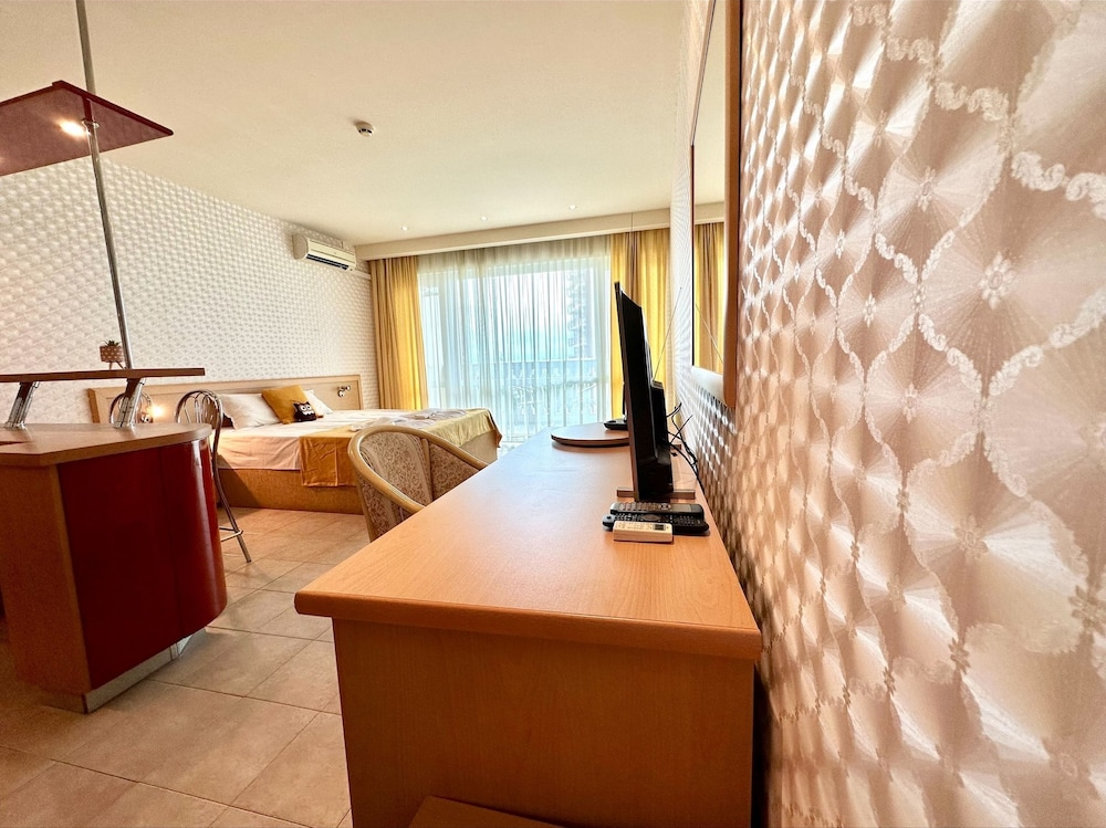 Planeta Hotel and Aquapark 40/50