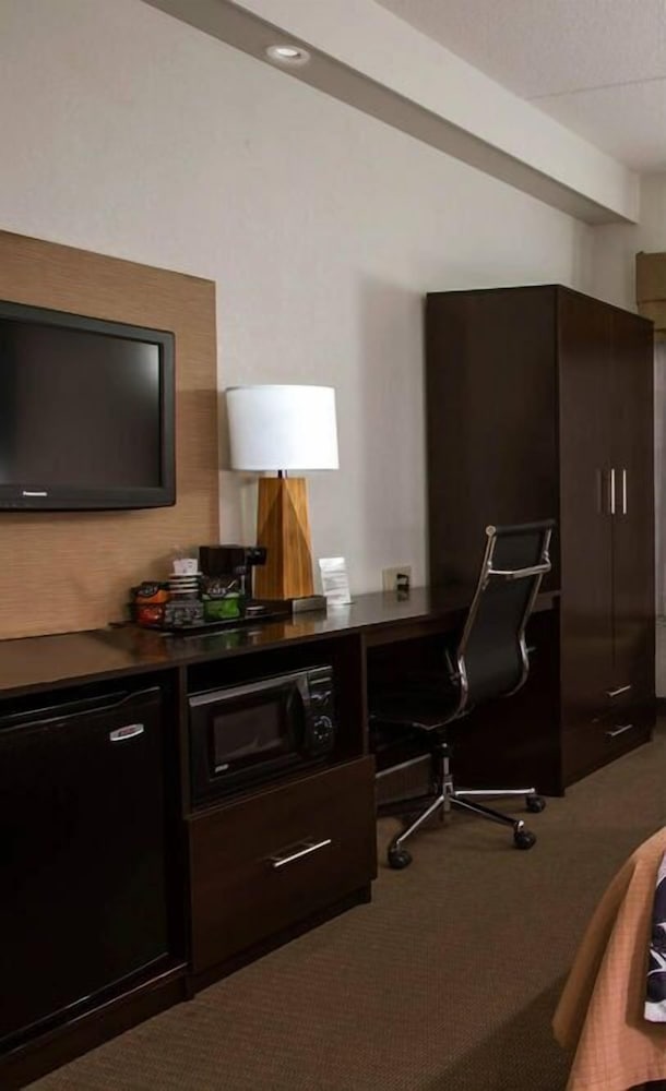 Sleep Inn Suites Buffalo Airport 51/63