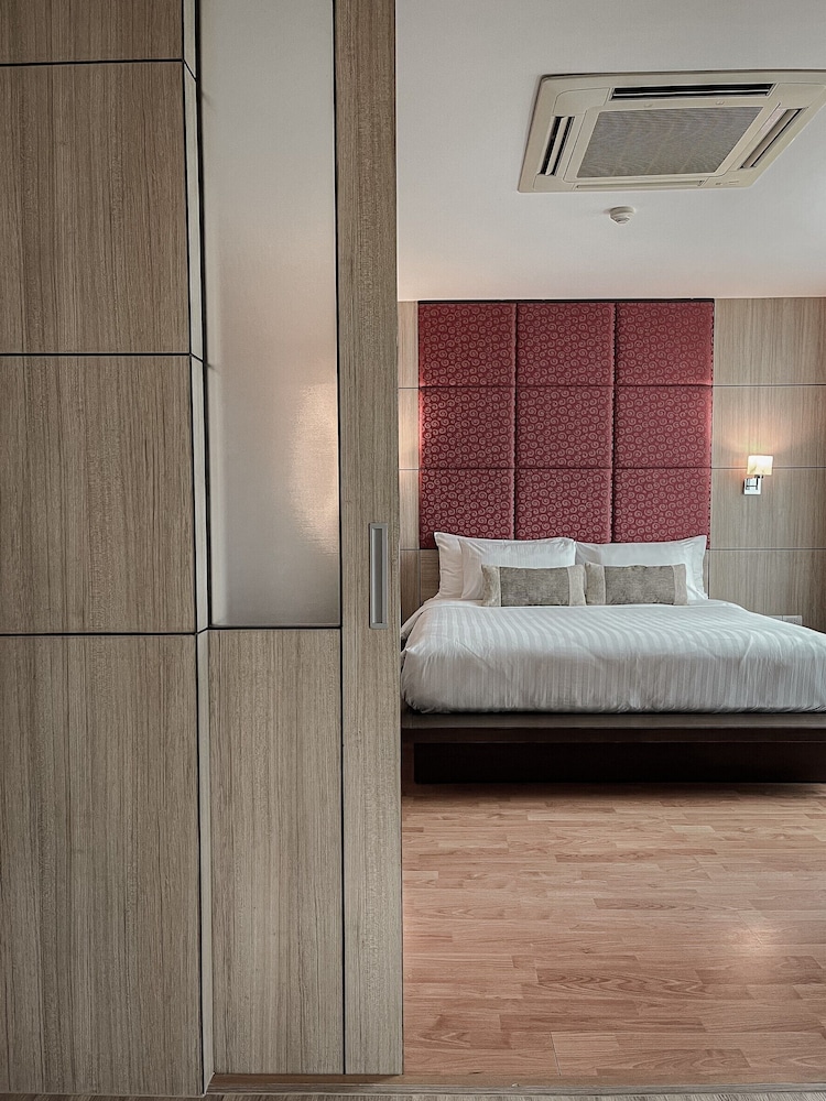 The One Hotel Bueng Kan 8/50