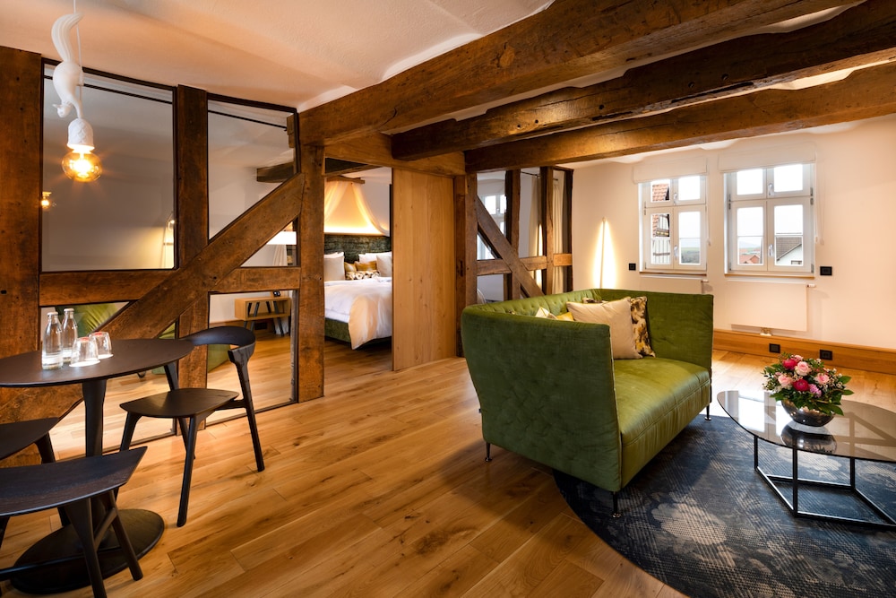 Hotel Brunnenhaus Schloss Landau 34/50