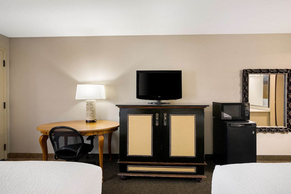 Revel Hotel Minot, SureStay Collection by Best Western 56/66