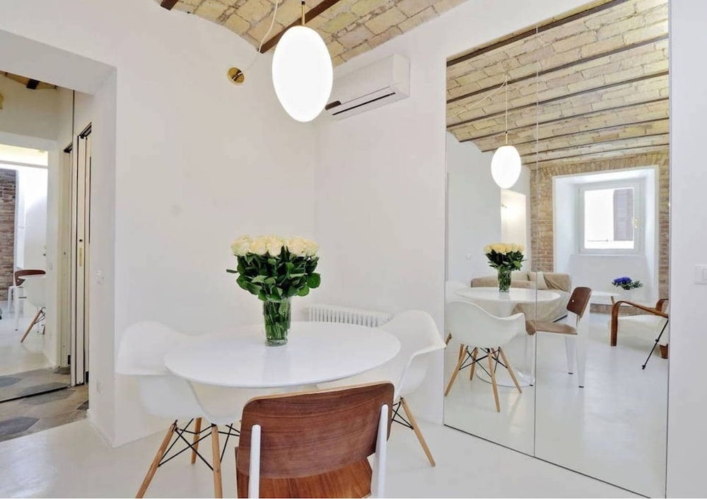 Charming flat near Colosseum 6/9