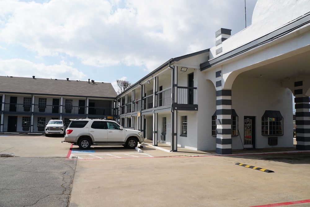 Sherman Inn 43/46