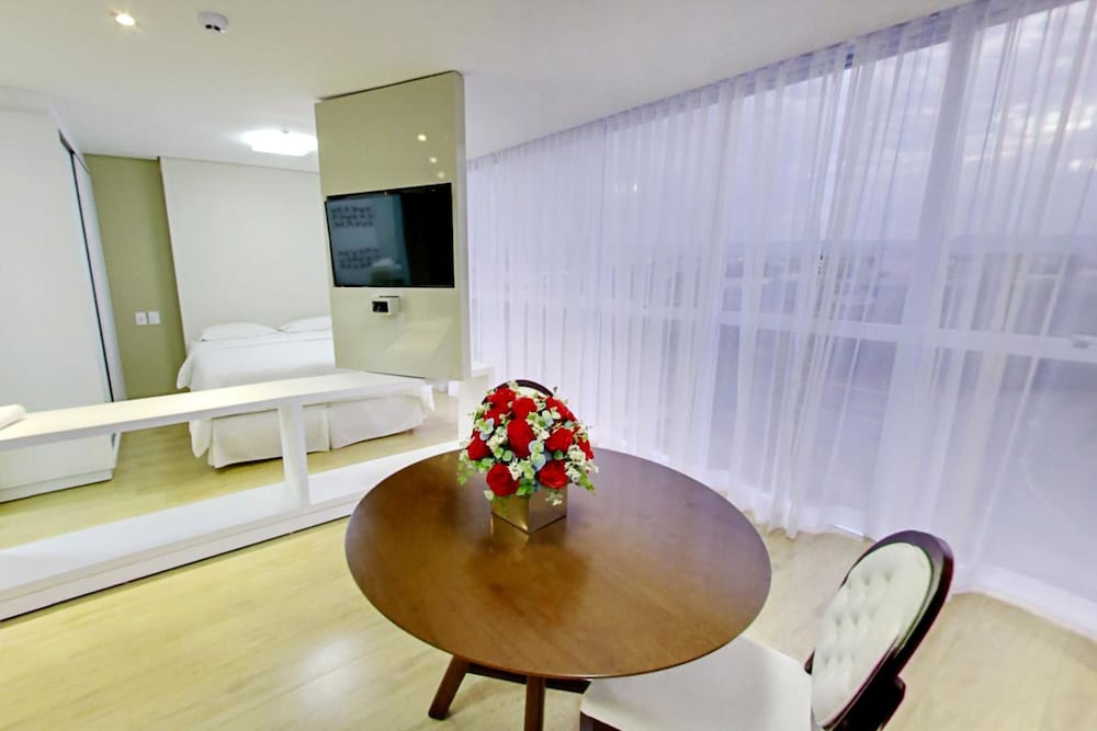 SELECT HOTEL 37/48