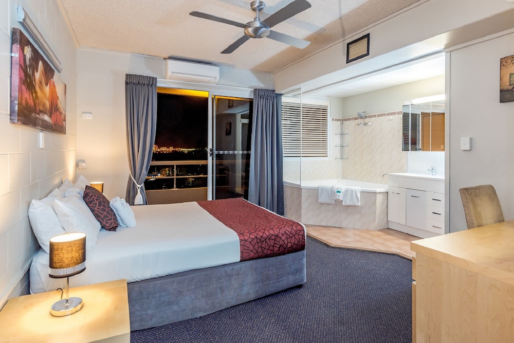 Camelot Motel 12/27