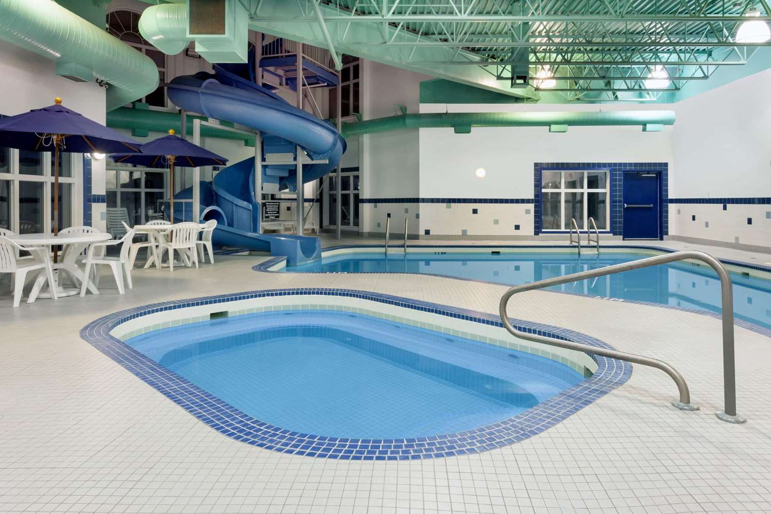 Ramada By Wyndham Weyburn 25/39