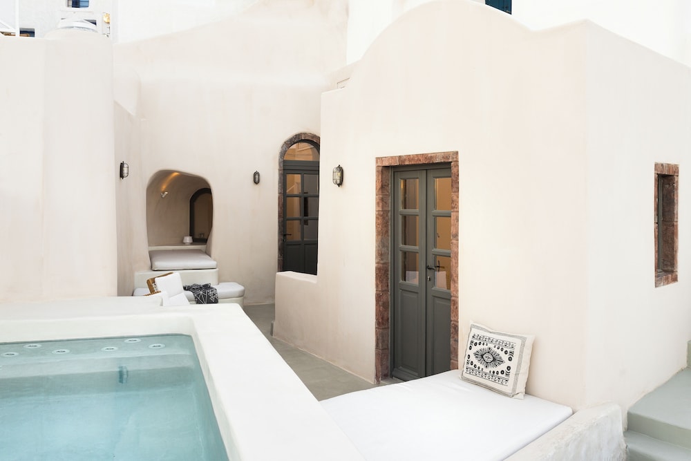 Armenaki Santorini 26/50