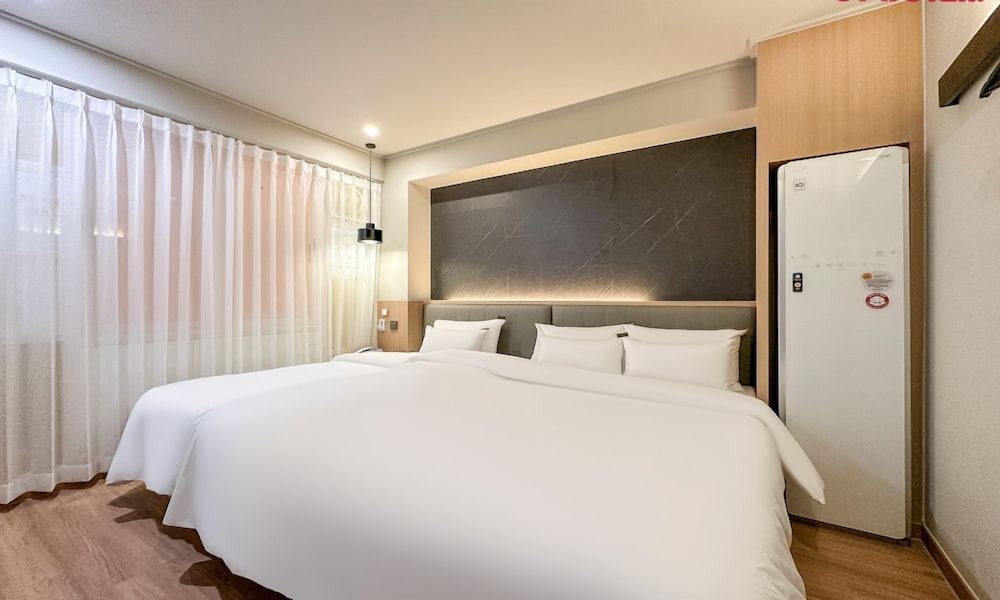Room, Twin Beds