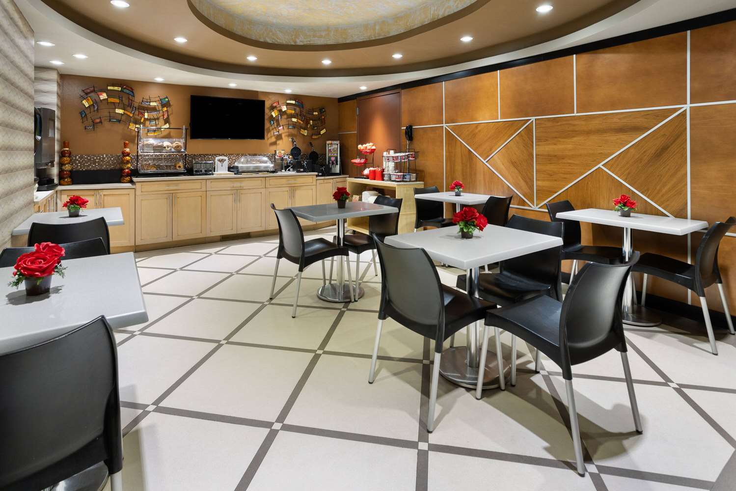 Ramada by Wyndham Bronx 40/55
