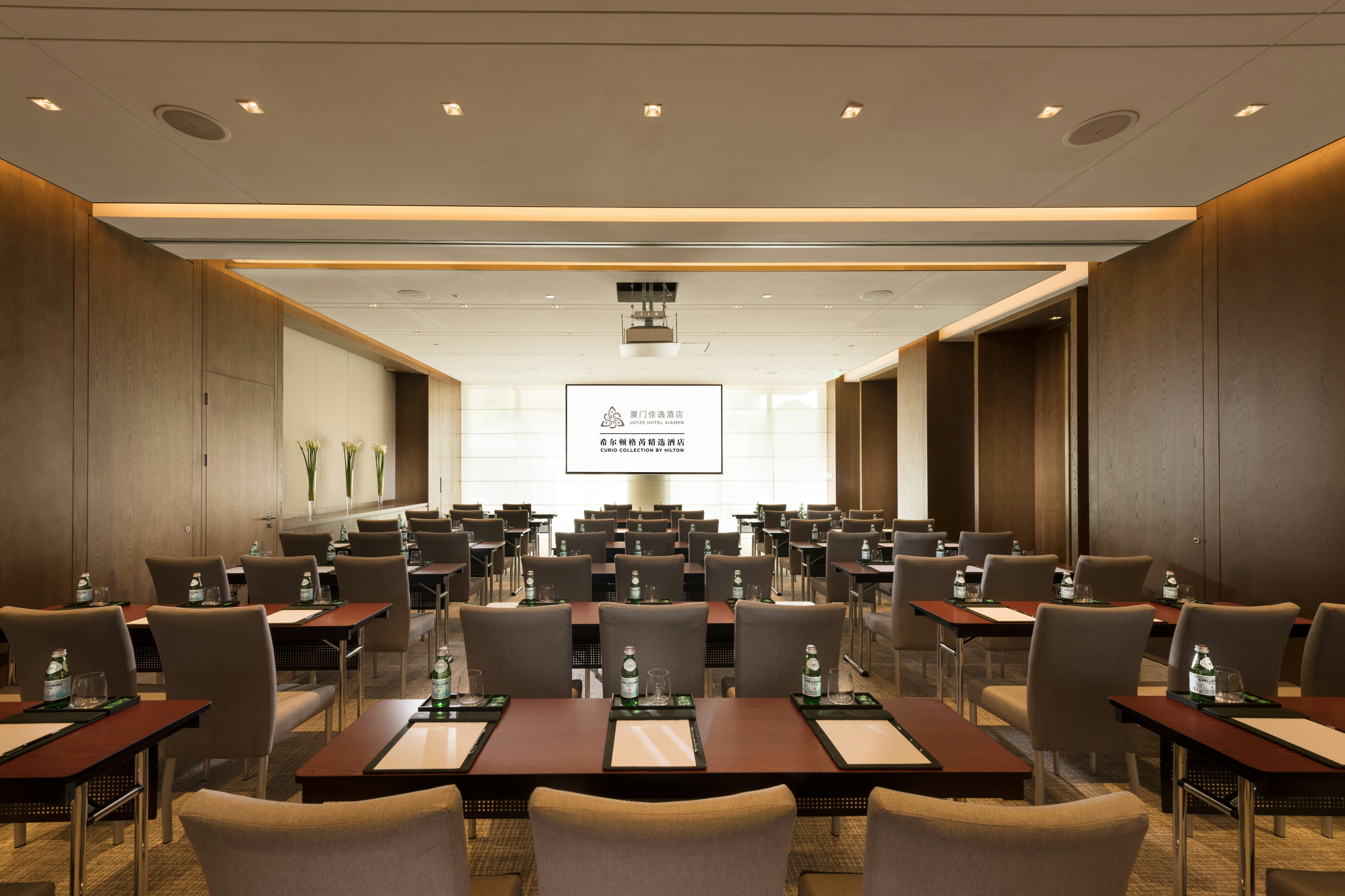 Joyze Hotel Xiamen Curio Collection By Hilton 32/38