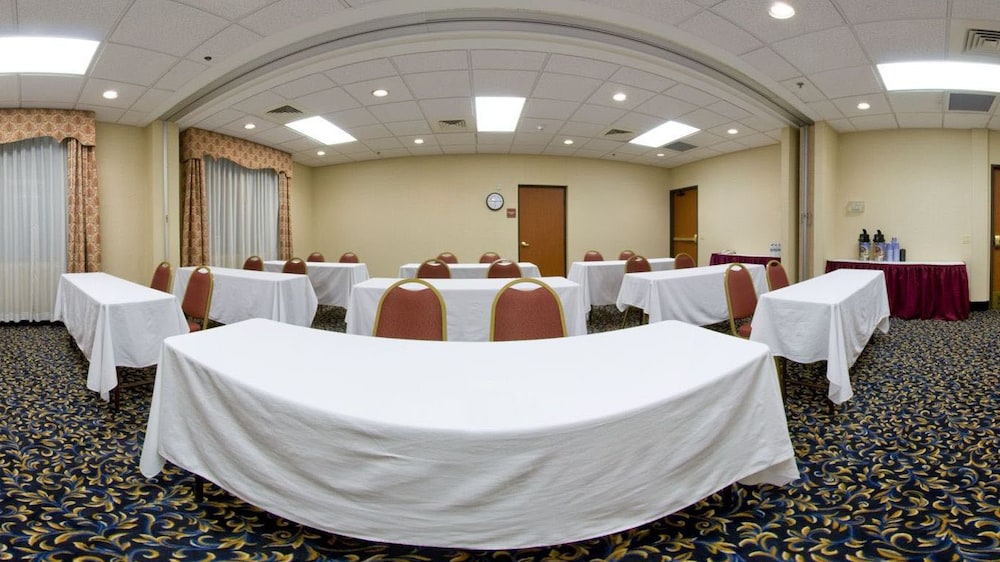 Holiday Inn Express and Suites Houston - Memorial Park Area 39/45