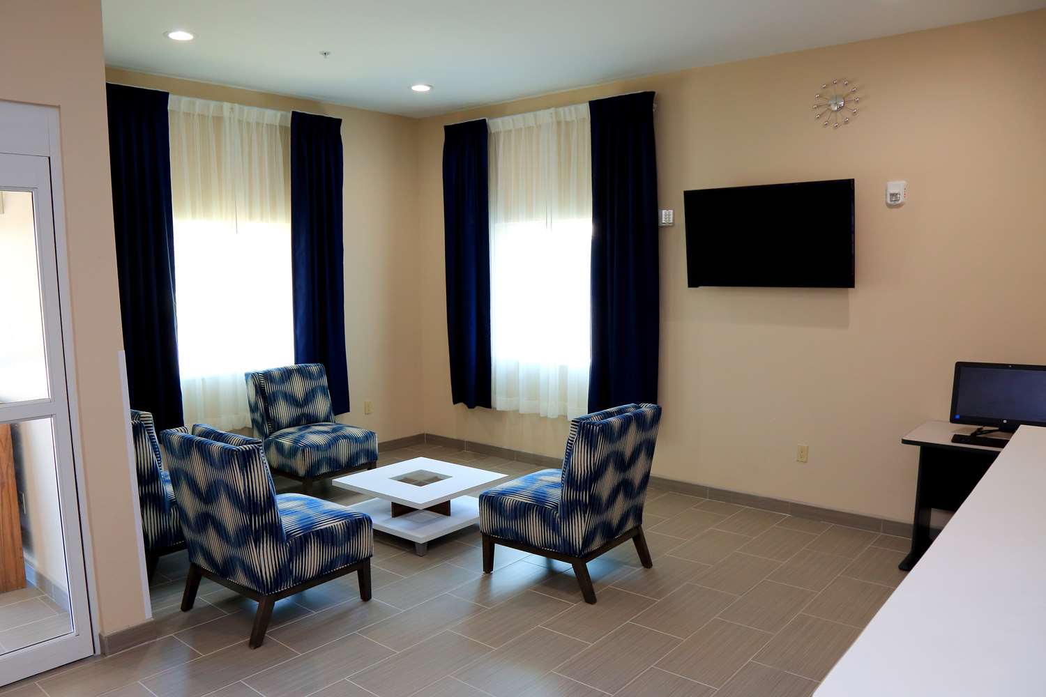 Americas Best Value Inn & Suites Prairieville 11/13