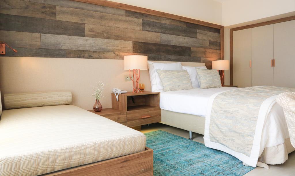 Deluxe, Twin Beds, Land View